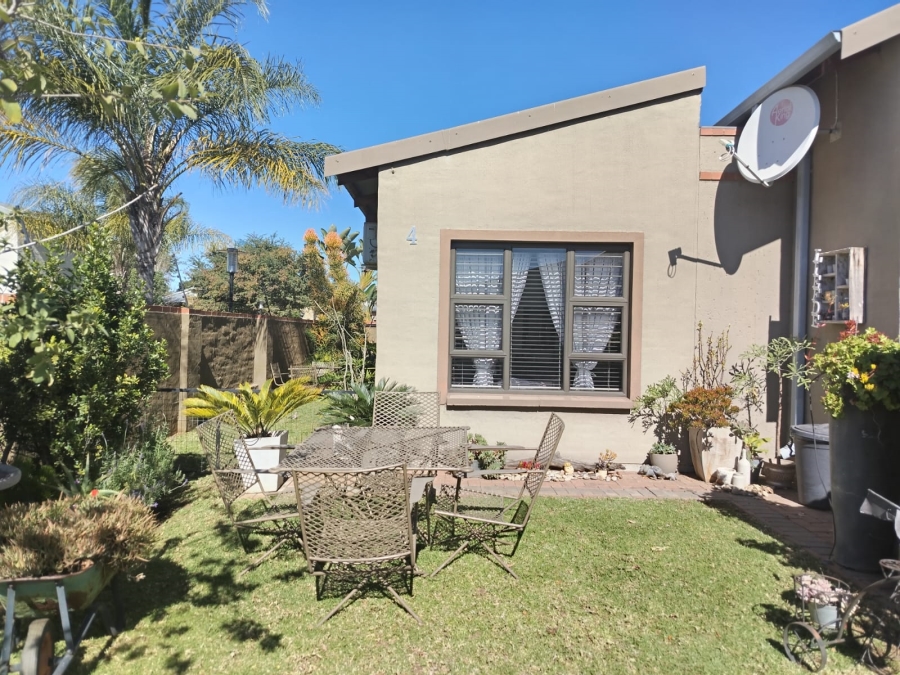 2 Bedroom Property for Sale in Waterval East North West